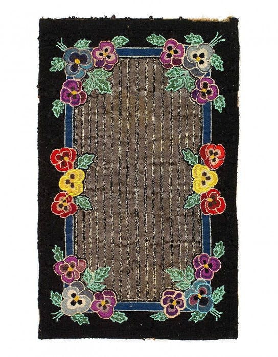 Antique American hooked rug 2'7''x 4'2'': Antique American hooked rug 2'7''x 4'2'' - Circa Date: Early 20th Century, Hooked Rug, Hand-Knotted, Lamb's Wool, 300 -D11811- 862.This item is part of our fine auction collection which includes many 