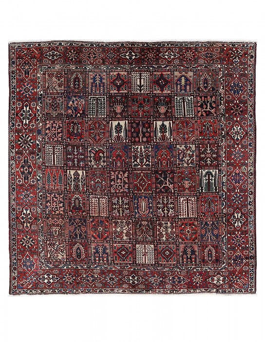 Fine Hand knotted Persian Vintage Bakhtiari 11'5"x11'5": Fine Hand knotted Persian Vintage Bakhtiari 11'5"x11'5" - cira 1960, Bakhtiari, Hand-Knotted, Lamb's Wool, 300 -D14036- 862.This item is part of our fine auction collection which includes many fine ho