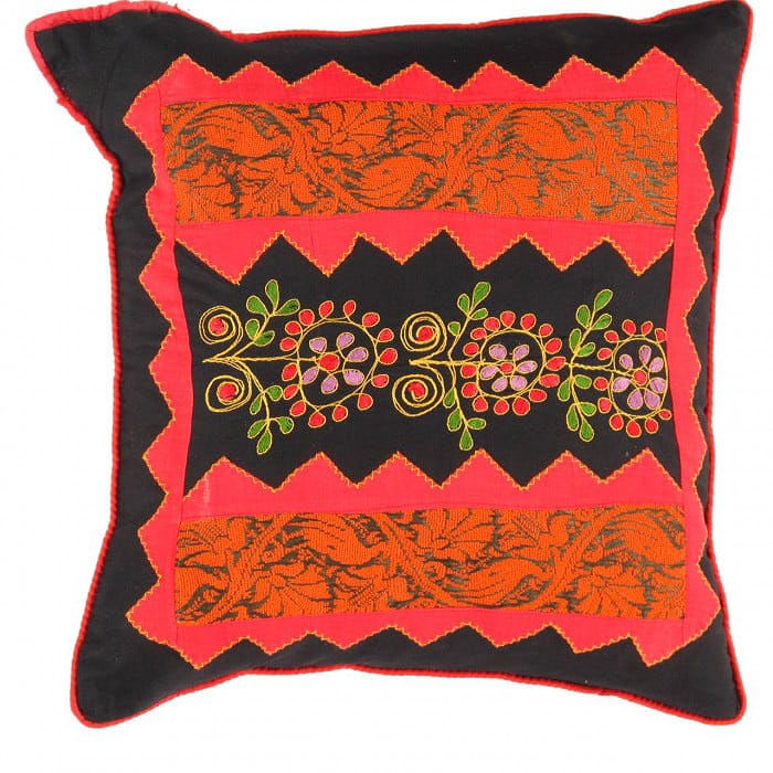 Orange Design Pillow 18"x 18": Orange Design Pillow 18"x 18" - N/A, italian, Hand-Woven, Cotton, 300 -BL 13- 862.This item is part of our fine auction collection which includes many fine home accessories including antique rugs, vin