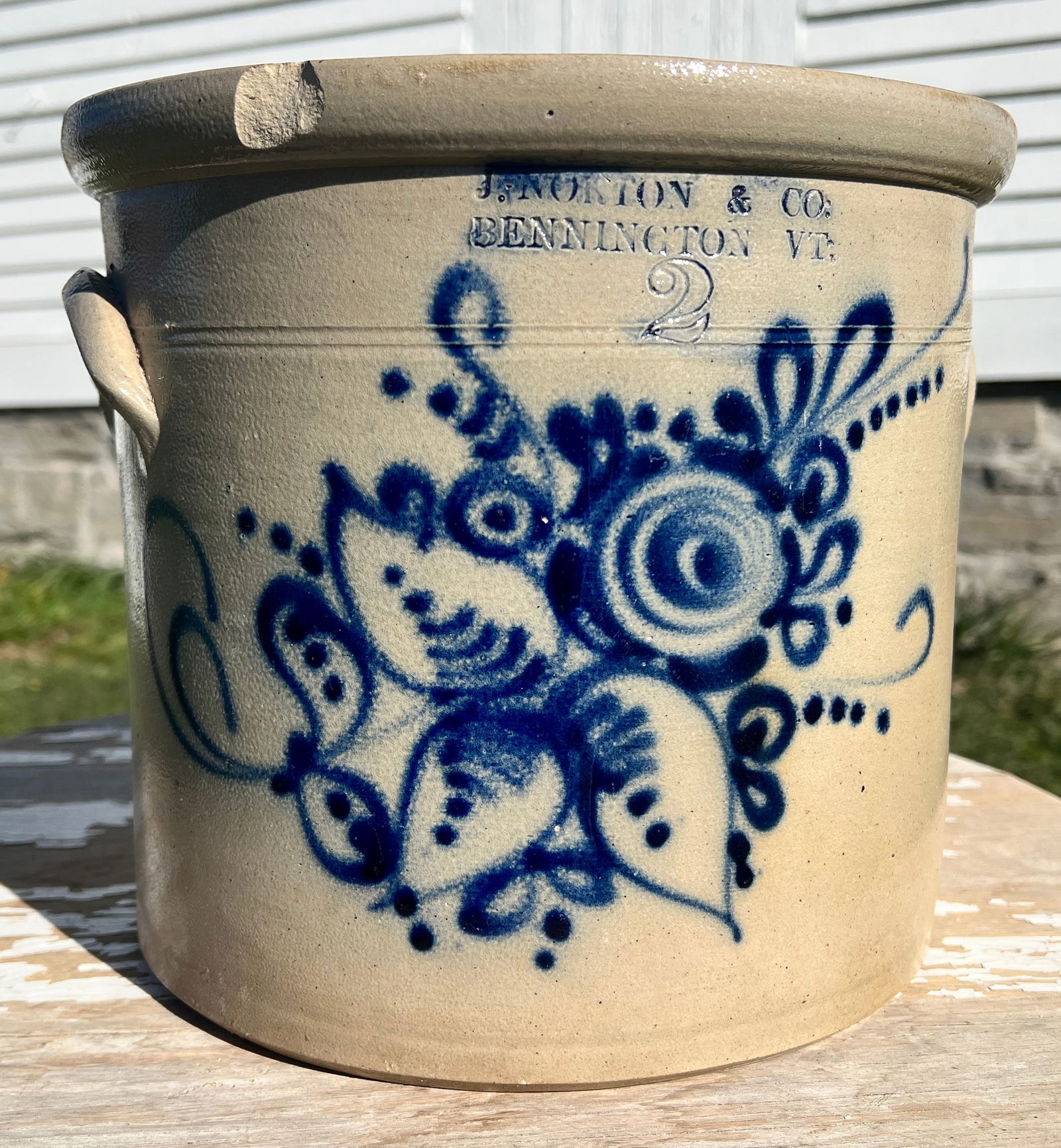 J Norton Bennington Vermont Blue Decorated Stoneware Crock (1 of 8)