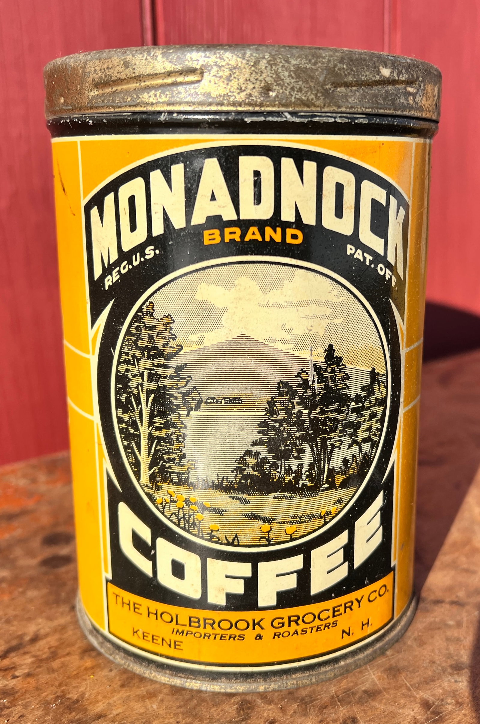 Monadnock Advertising Coffee Tin New Hamshpire: As shown very nice shape and litho advertising tin from Holbrook Grocery Co. Keene NH What's to Love - Pretty tin.