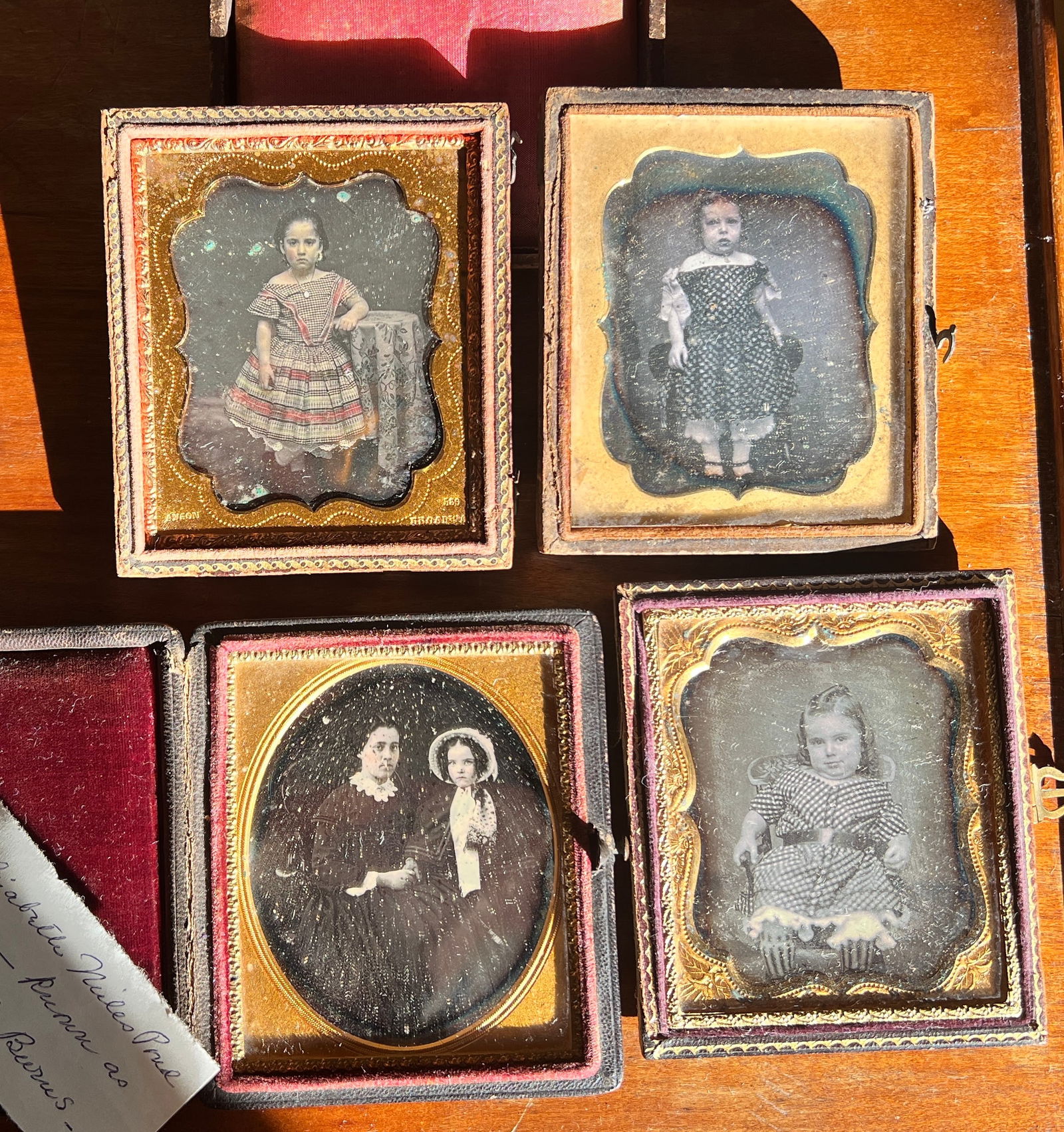 4 Daguerreotype Photographs Pretty Dresses (1 of 11)