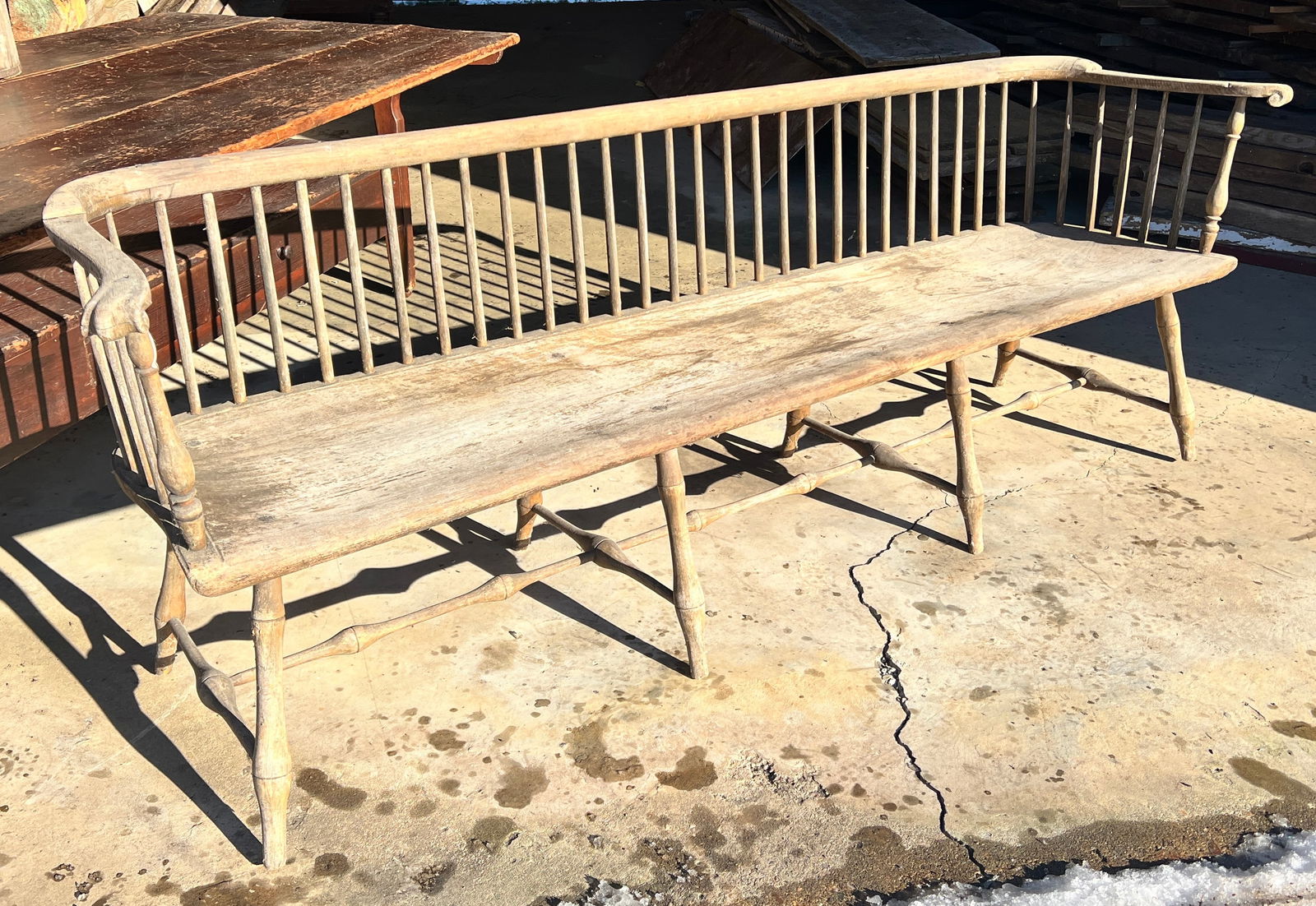 Beautiful Windsor Style Knuckle Arm Spindled Bench Settee (1 of 10)