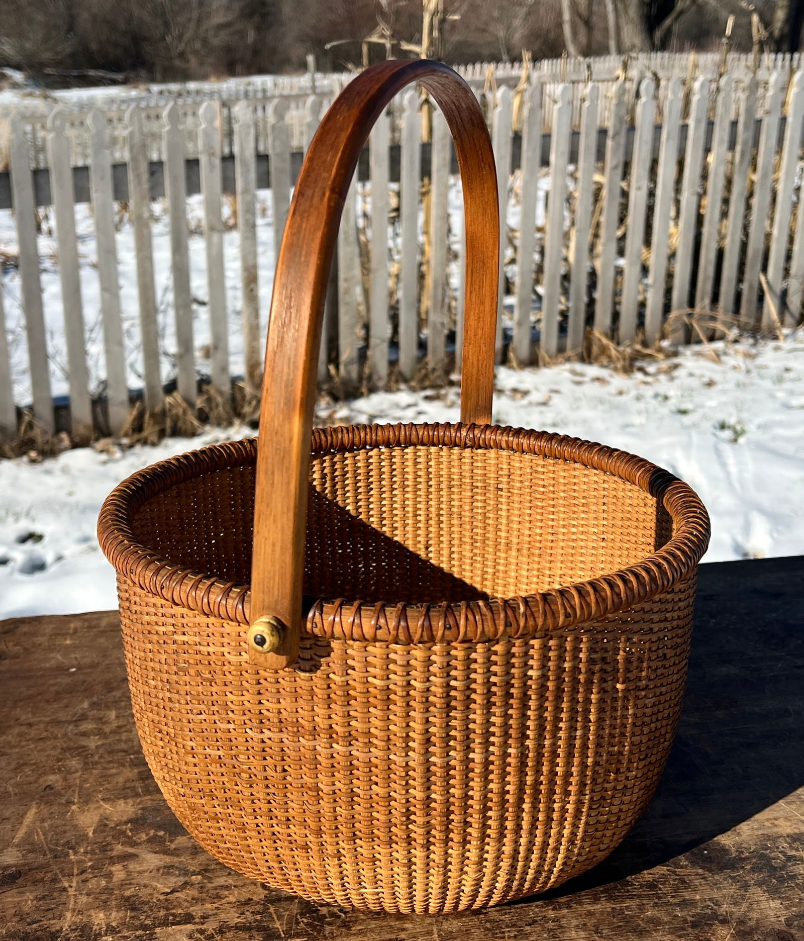 Large Fine Nantucket Basket Swing Handle Antique American Folk Art: Very fine split woven Nantucket Basket in nice shape w/ being dirty. Nice patina and really not a break in it and sturdy, level and weave is nice and not any tender places(nice and supple). Great Bask