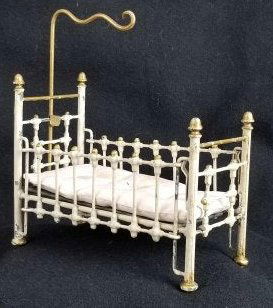 Marklin Dollhouse Bed (1 of 10)