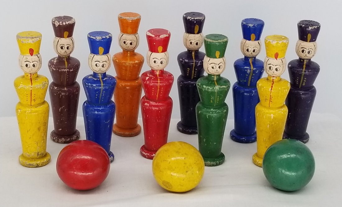 Wooden Toy Soldiers: Great Set That Displays very well, some chipping, see photos for condition, about 4 inches tall, displays well, please note her eyes, they seem to have turned and odd color? we do in house shipping at