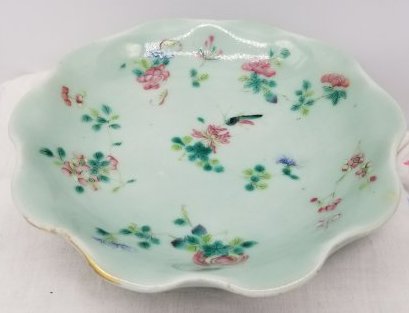 Antique Chinese Porcelain Dish: A wonderful antique chinese dish, No Damage, about 18cm wide, Buyer pays Worldwide shipping by PostNL, we will be glad to combine items for shipping, FREE In House Packing of Your Order. Online Paymen