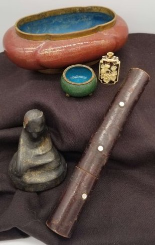Collection of Asian Antiques ~ Buddha ~ Cloisonne: Great Lot, wooden pencil box, buddha, small bottle made of bone, cloisonne , No Damage, Buddha is about 8cm tall, Buyer pays Worldwide shipping by PostNL, we will be glad to combine items for shipping