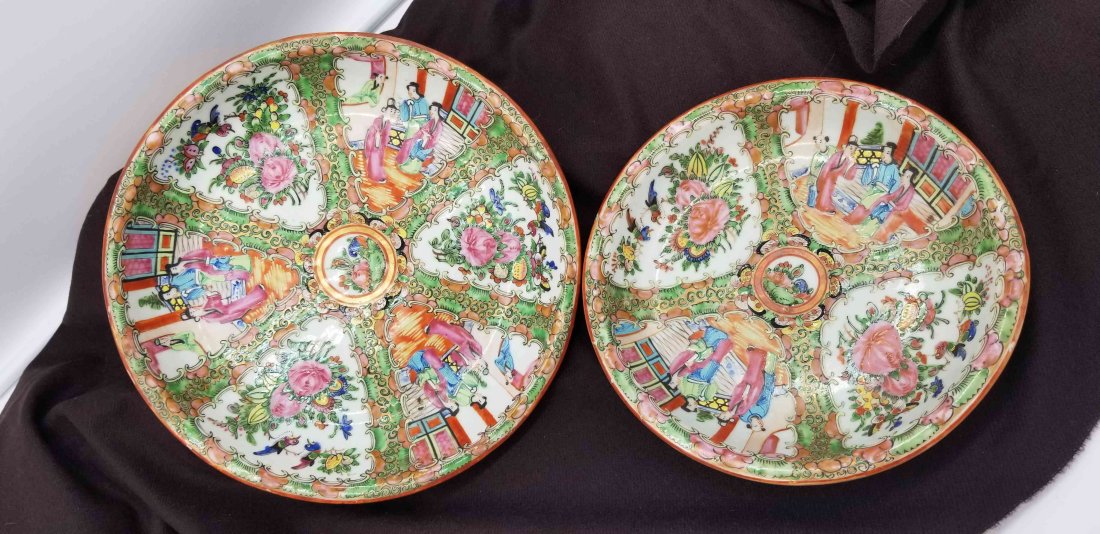 Pair Antique Graduated Famille Rose Canton Bowls: Beautiful antique graduated Rose Medallion bowls,26cm and 21cm across, No Damage, Buyer pays Worldwide shipping by PostNL, we will be glad to combine items for shipping, FREE In House Packing of Your 