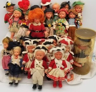 25 Hard Plastic West German Wind-Up Dolls ~: A nice large lot of wind up dolls, these might have been made by Technofix im not sure, good condition over all, includes some keys, about 17cm tall, displays well, Fast and Easy In house packing and