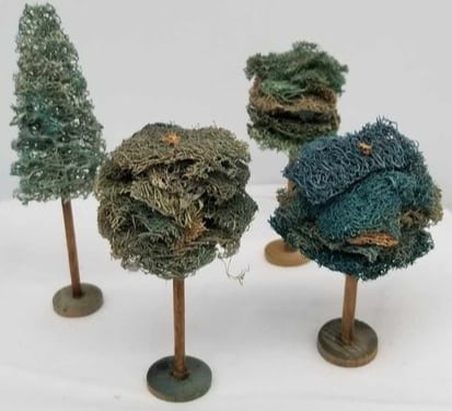 Putz Loofa Trees: a very nice lot of loofa trees for your putz scene, about 4 inches tall