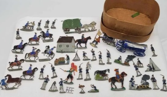 Old Nuremburg Lead Figures ~ Wooden Box: an interesting old set of soldiers in a wooden box, very well cast and painted
