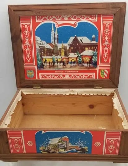 Vintage Lebkuchen Box ~ Nuremburg Christkindlesmarkt: This is a great old box, nice for display of Christmas ornaments or cookies, it is about 12 1/2 x 17 x 6 inches
