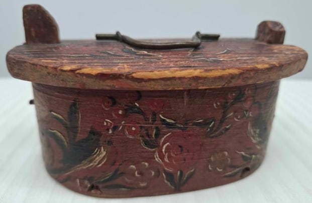 Miniature Brides Band Box ~ circa 1830 ~ Original Paint (1 of 4)