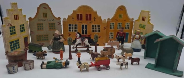 Erzgebirge Toys: this is a very nice old lot of wooden German toys,