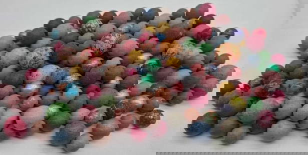 140 Antique German Clay Marbles: this is a very nice large lot of old German Clay Marbles, they are late 1800s or early 1900s.