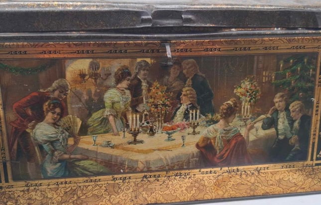 Christmas Tin ~ Beautiful Lithography (1 of 7)