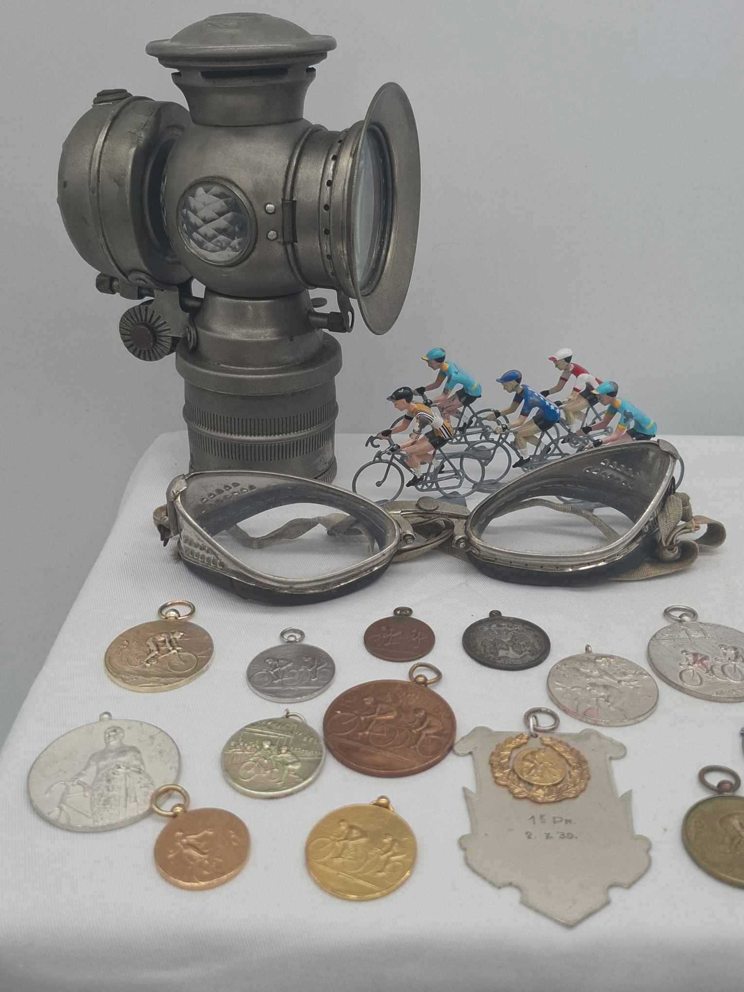 Collection Motorcycle & Bicycle Racing Memorabilia (1 of 16)