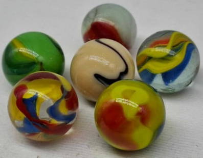 Lot Vintage Machine-Made Marbles: Very nice old lot of machine-made marbles, it is the last part of a one owner collection we are selling, please look at the photos, Largest is about 2.2 cm