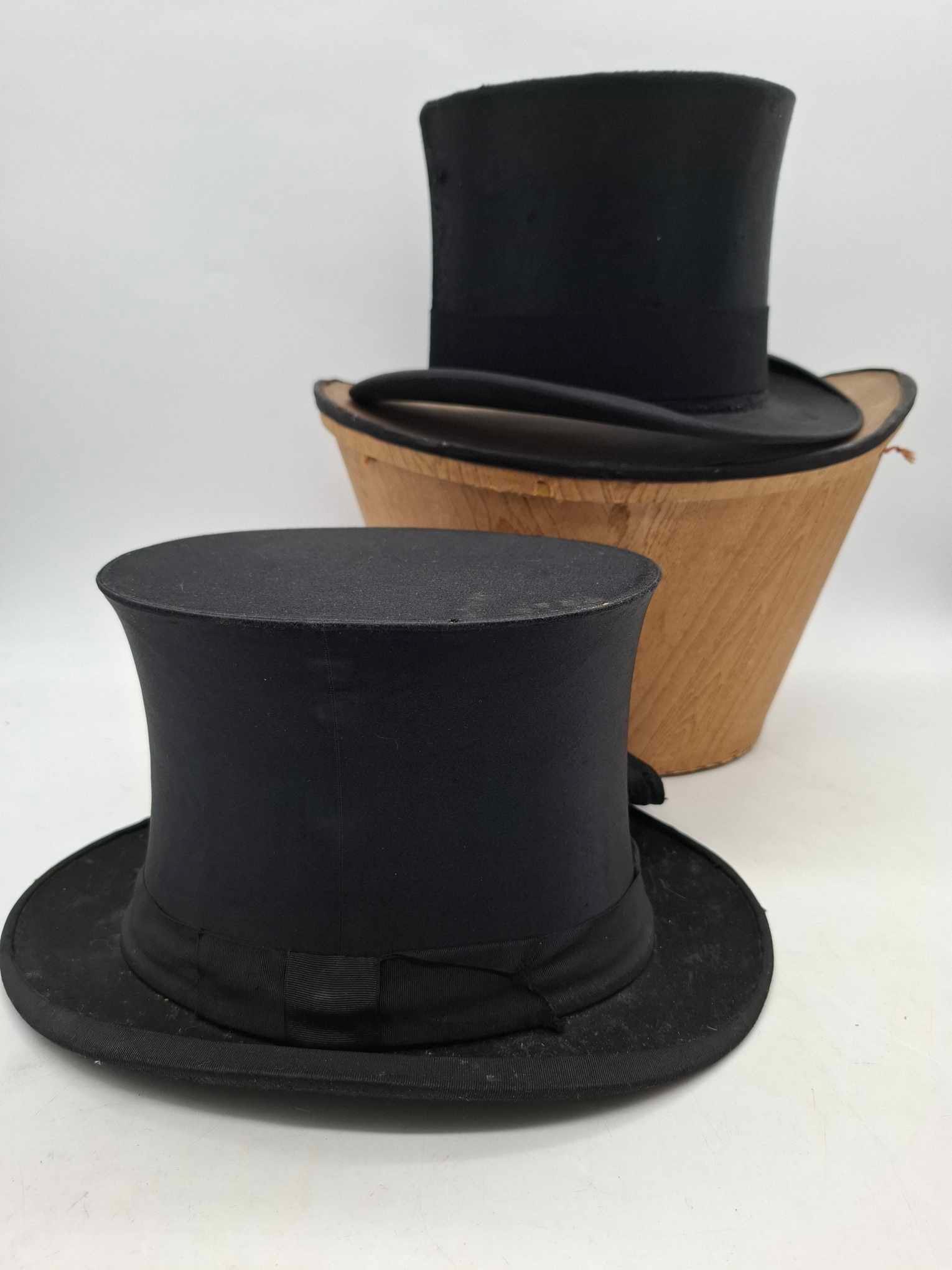 2 Top Hats ~ 1 Collapsable: 2 very nice old top hats, they date to about 1900, one is Amsterdam the other is from Munich, one box, the collapsable hat needs cleaned, both are in good condition,