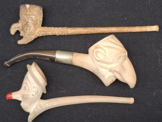 Collection of Victorian English Figural Clay Pipes with Comical Human Heads: A delightful small collection of Victorian English clay pipes featuring comical human head bowls, all exceptionally well molded with remarkable expressive detail and personality. These whimsical