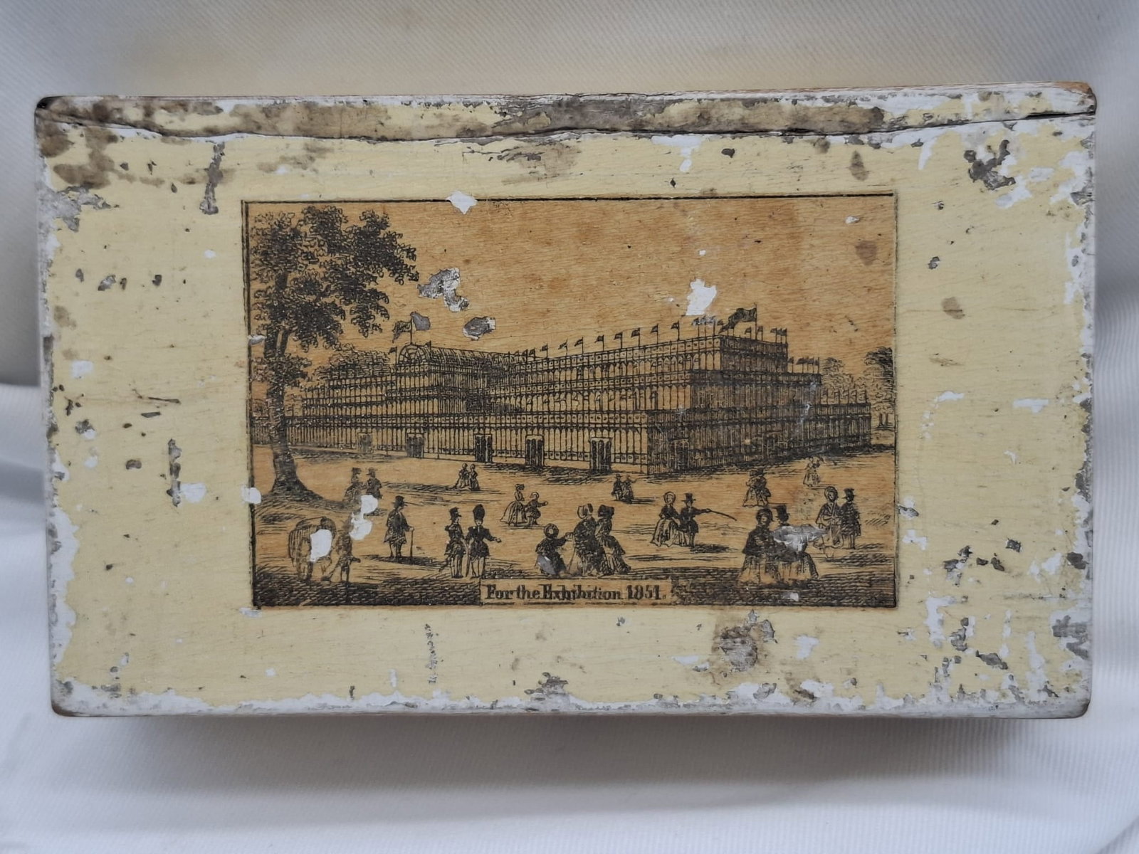 1851 Crystal Palace Exhibition Transfer Printed Wooden Box: This charming wooden box, measuring approximately 2 1/2 inches in height, features a beautifully detailed transfer print of the iconic 1851 Crystal Palace Exhibition in London. The print captures the