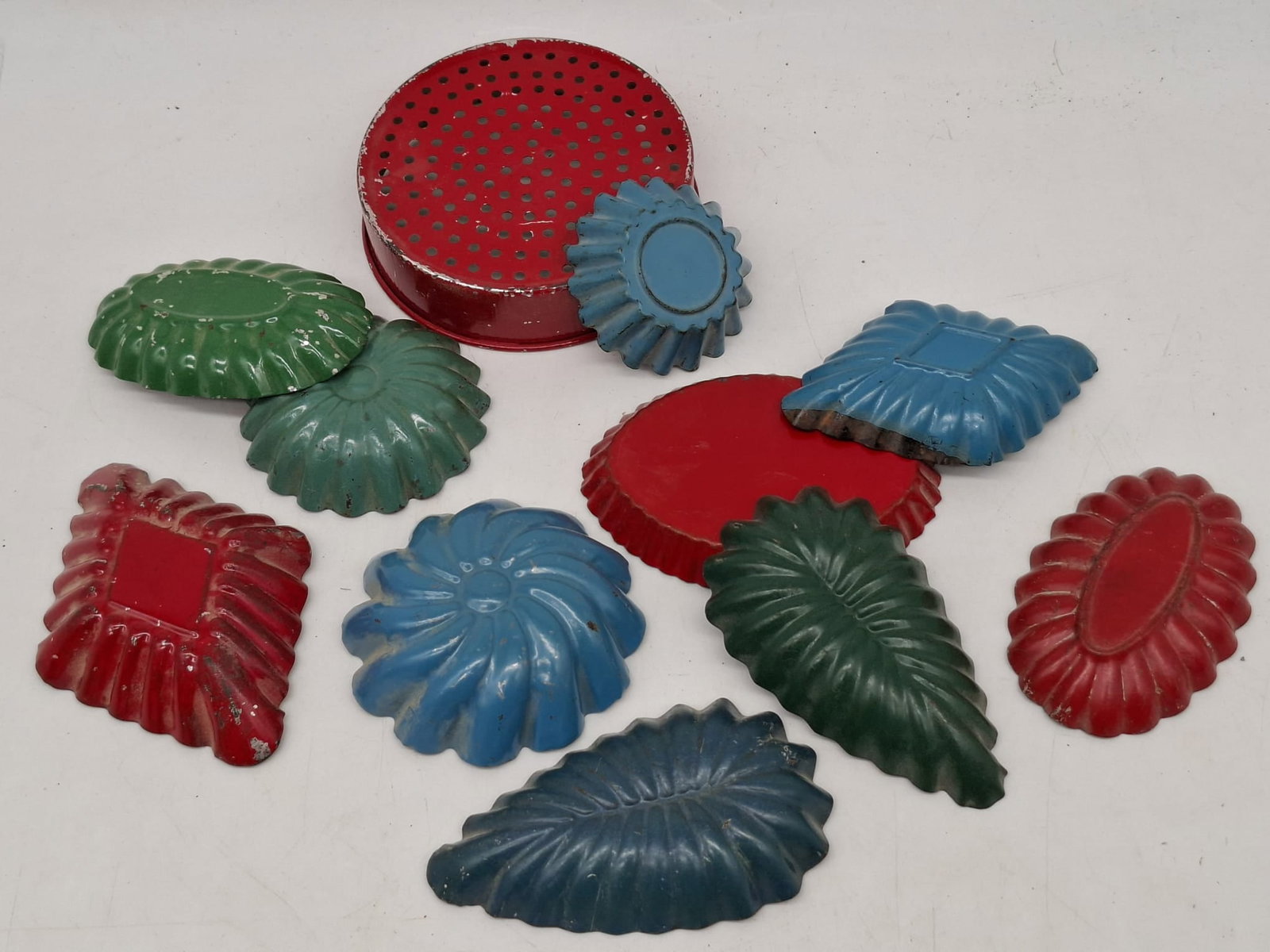 Vintage Tin Sand Mold Lot with Sifter – Colorful Assorted Shapes, Beach Toy Accessories (1 of 4)