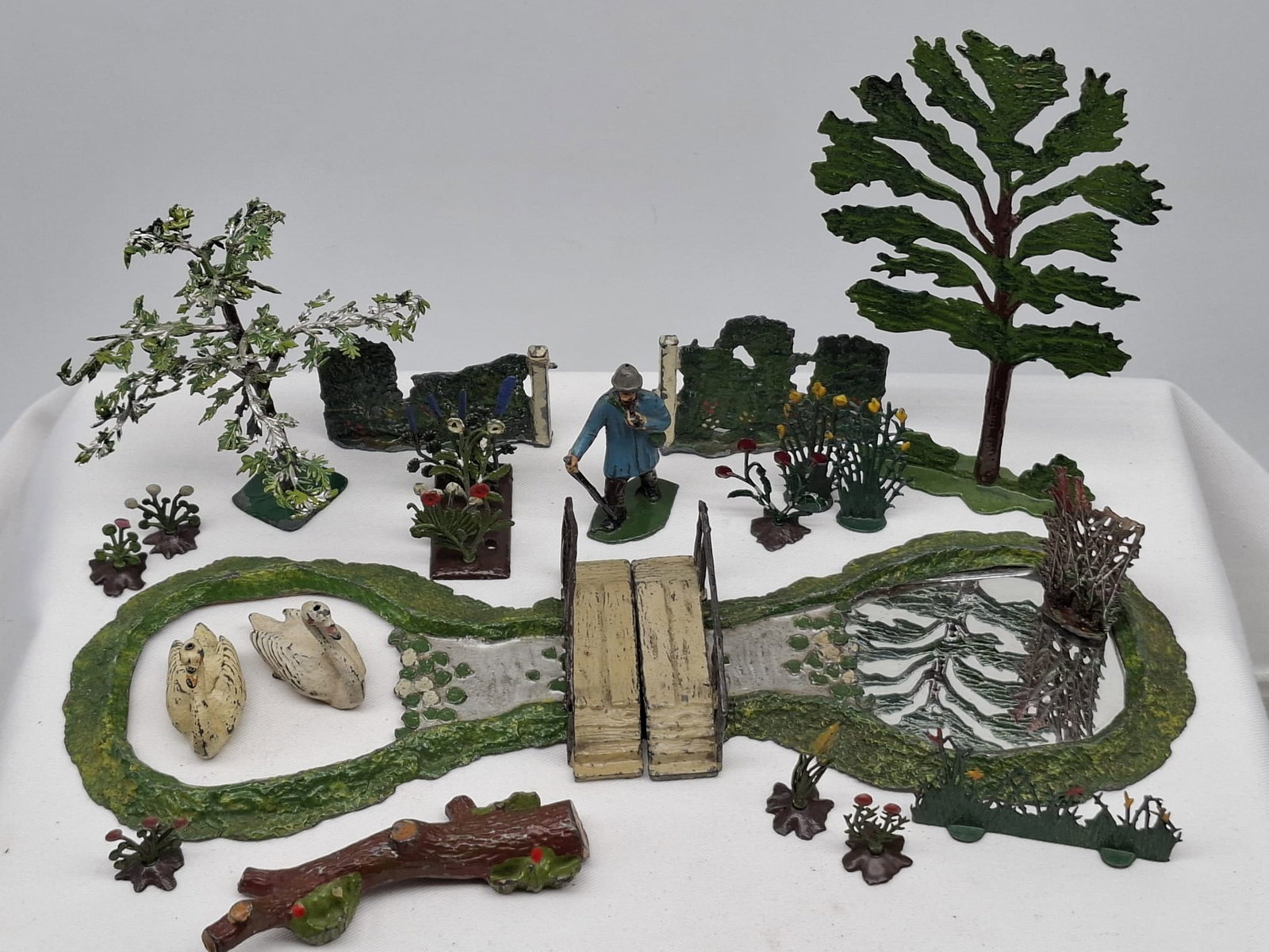 Grouping of Britains Lead Miniature Garden & Farm Series Figures (1 of 12)