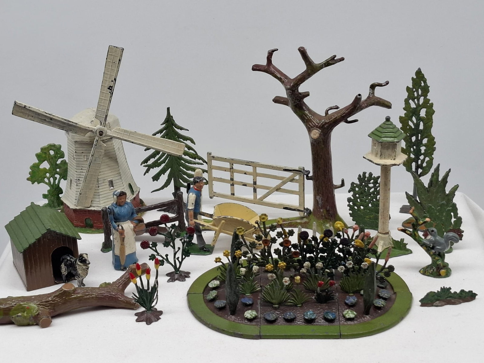 Grouping of Britains Lead Miniature Garden & Farm Series Figures (1 of 9)