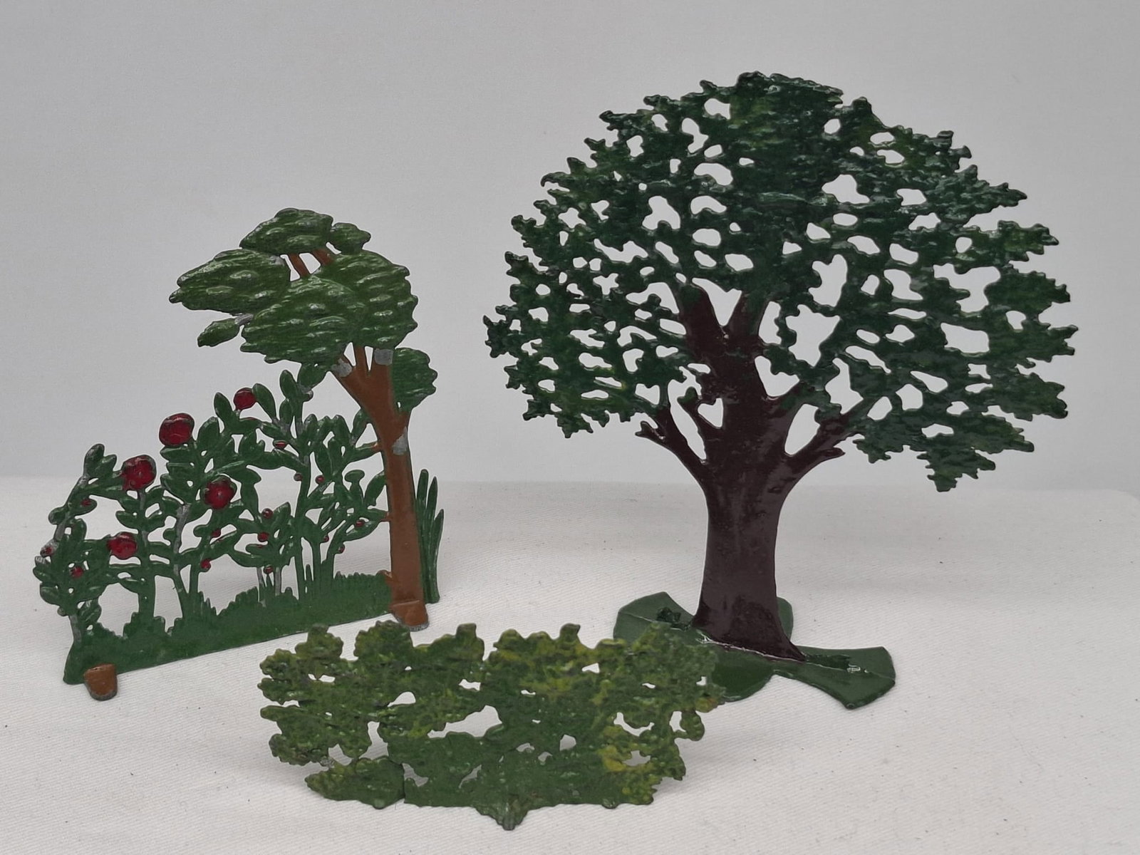 Grouping of Britains Lead Miniature Garden & Farm Series Figures (1 of 4)