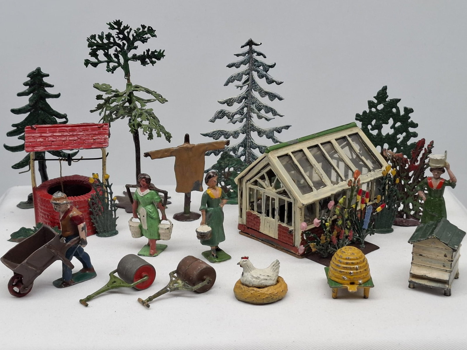 Grouping of Britains Lead Miniature Garden & Farm Series Figures (1 of 6)
