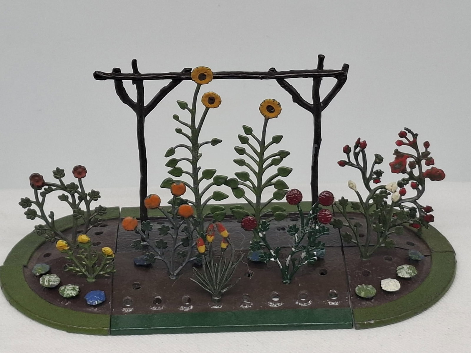 Grouping of Britains Lead Miniature Garden & Farm Series Figures (1 of 5)