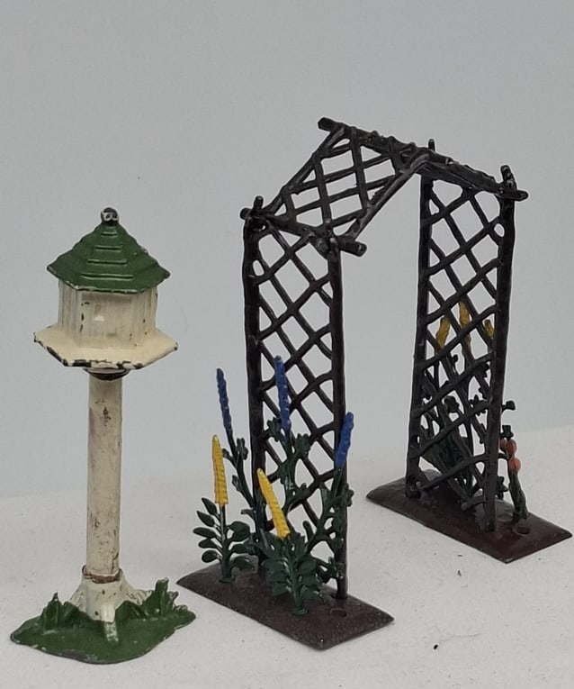 Grouping of Britains Lead Miniature Garden & Farm Series Figures (1 of 6)