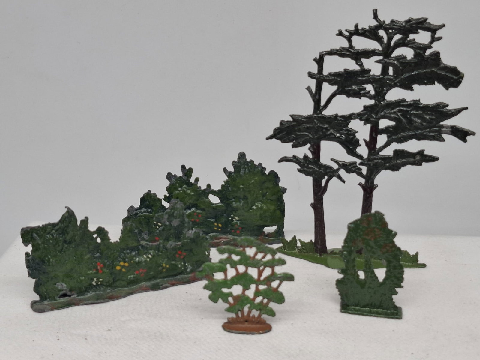 Grouping of Britains Lead Miniature Garden & Farm Series Figures (1 of 4)