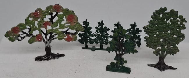 Grouping of Britains Lead Miniature Garden & Farm Series Figures (1 of 3)