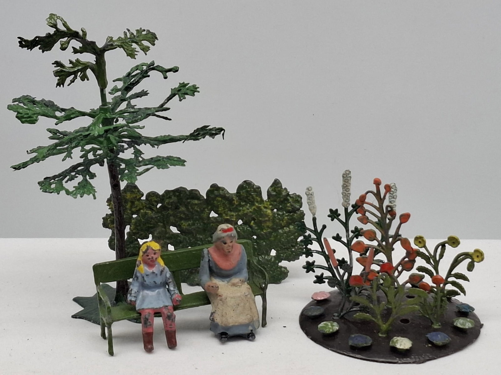 Grouping of Britains Lead Miniature Garden & Farm Series Figures (1 of 7)