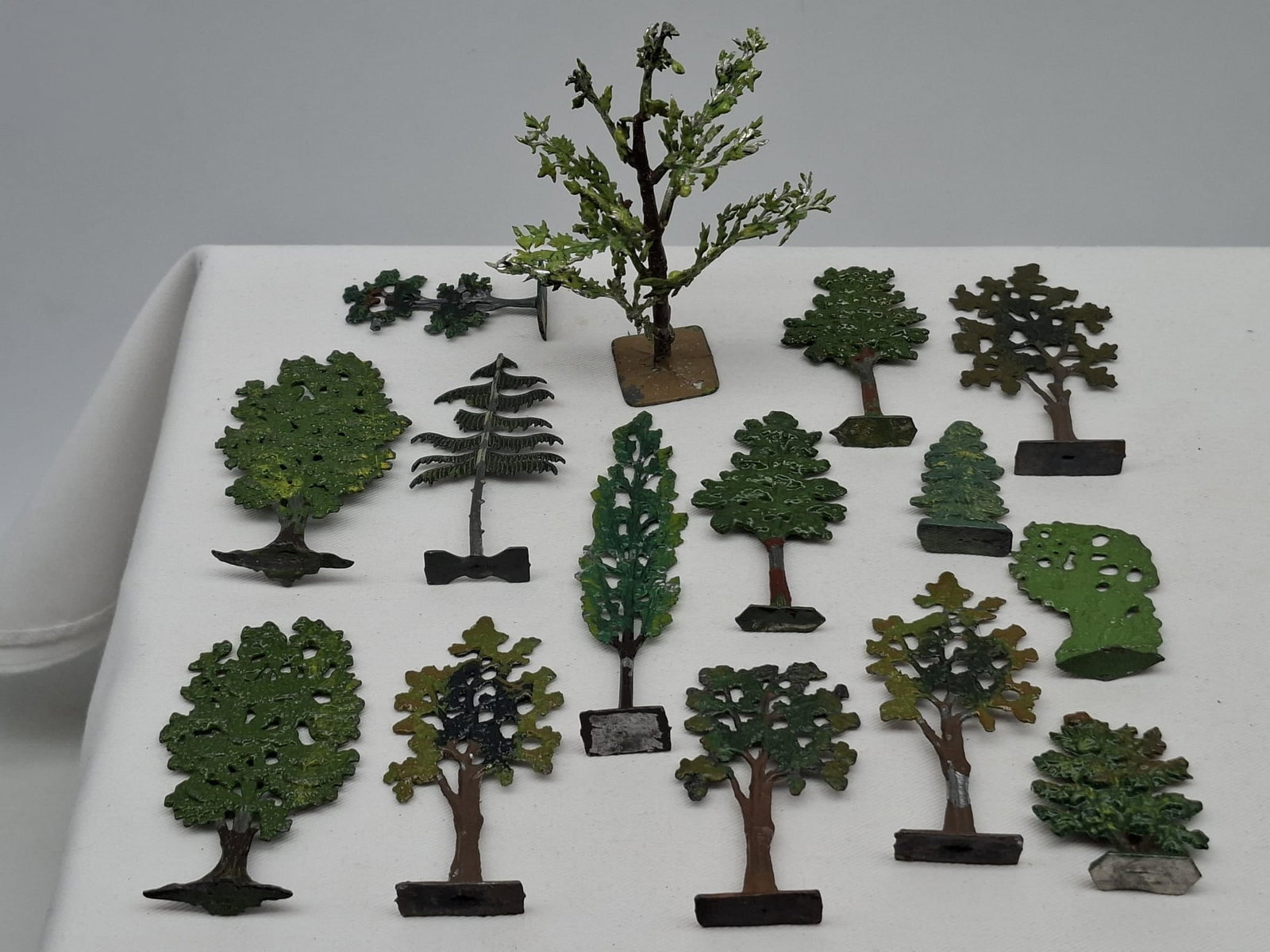 Grouping of Britains Lead Miniature Garden & Farm Series Figures (1 of 4)