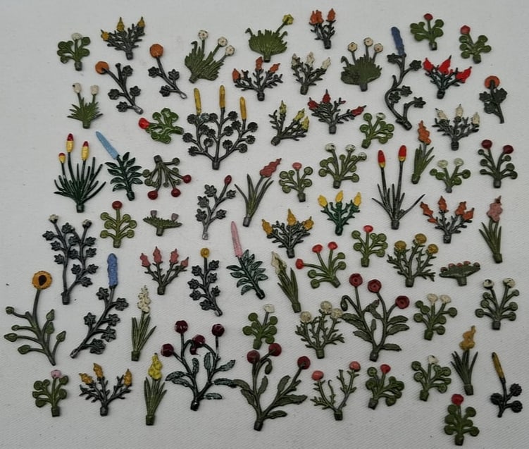Grouping of Britains Lead Miniature Garden & Farm Series Figures (1 of 3)