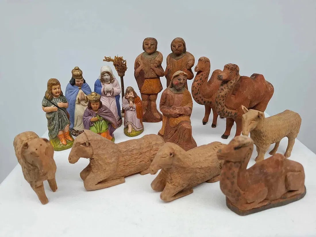 Wood & Paper Mâché Nativity Figures (1 of 7)