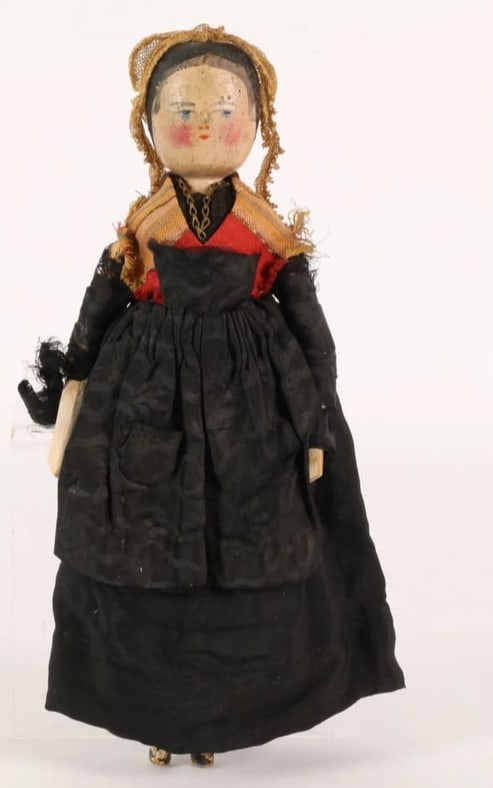 19th Century Grodnertal Peg Wooden Doll with Original Clothing – 26 cm (10.25 in.) (1 of 3)