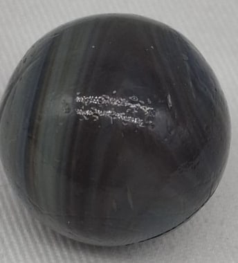 Handmade German Glass Marble, Early 20th Century: A fine handmade German glass marble dating to the early 1900s. This attractive example measures approximately 2.2 cm (0.89 inches) in diameter and displays the craftsmanship that made German marbles h