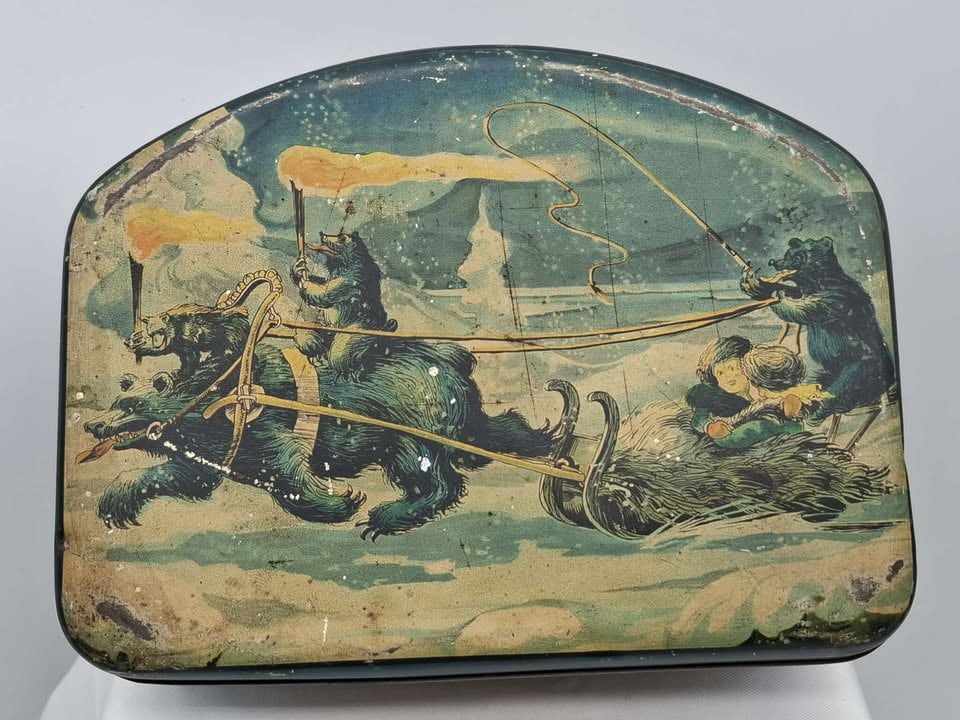 Gevalia Coffee Santa Claus Tin: Gevalia Coffee Tin, made before World War 2, about 9 x 7 x 3 1/2 inches