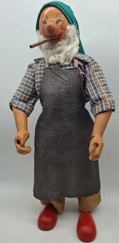 ELF Window Display ~ E.M. Kohler 1948-1964: The E.M.Köhler company produced these exhibits in Schirgiswalde, East Germany between 1948 and 1964. They served mainly as shop window decorations for craft businesses and sales outlets." Half of Sch