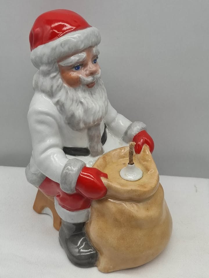 Porcelain Santa Claus Oil Lamp ~ Dated 1948: It is hard to find these elves in the large size, these are about 8 inches tall,