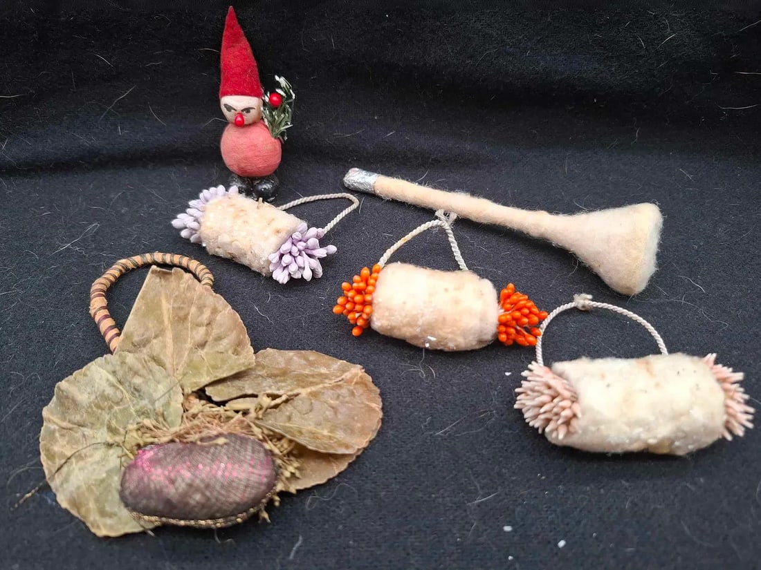Old German Spun Cotton Feather tree Decorations (1 of 4)