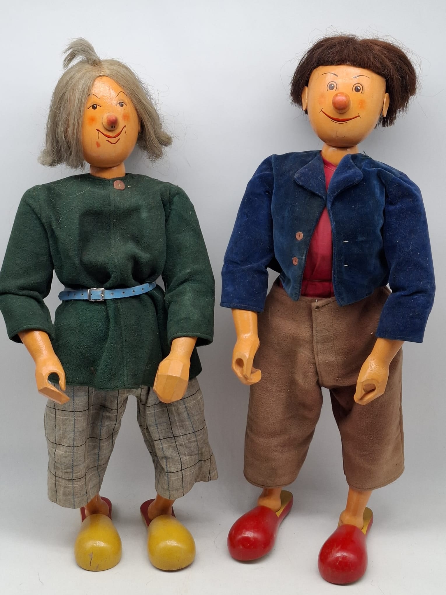 Max & Mortiz Window Display ~ E.M. Kohler 1948-1964: The E.M.Köhler company produced these exhibits in Schirgiswalde, East Germany between 1948 and 1964. They served mainly as shop window decorations for craft businesses and sales outlets." Half of Sch