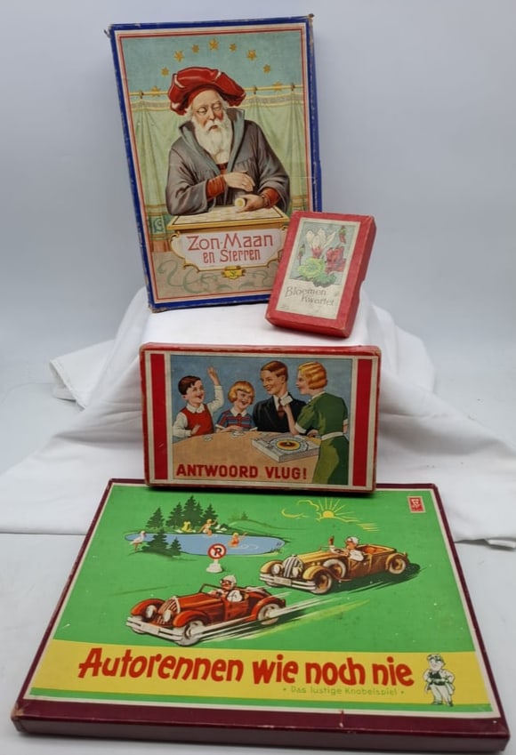 Collection Antique & Vintage Games: This is a nice collection of antique and vintage games, not checked to see if they are complete
