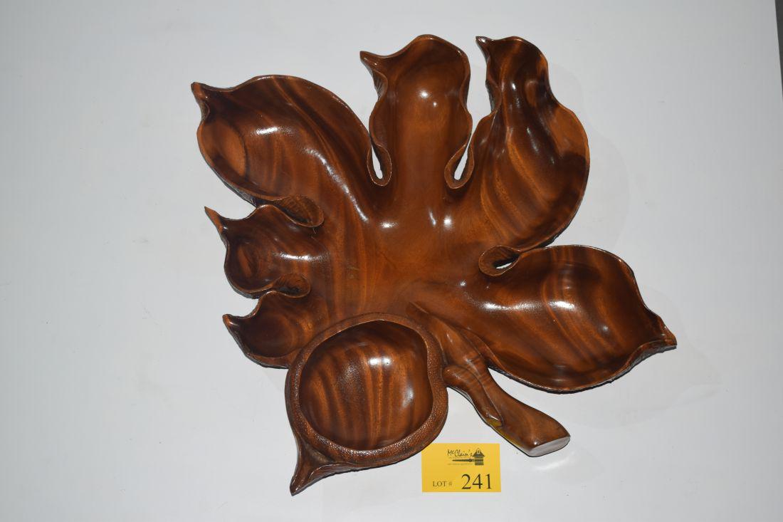 CHRISTIAN SORENSEN CARVED BREADFRUIT LEAF CENTERPIECE: CHRISTIAN SORENSEN UNSIGNED LARGE CARVED BREADFRUIT LEAF CENTERPIECE SERVING PLATTER, 1950'S (SMALL CRACKED)