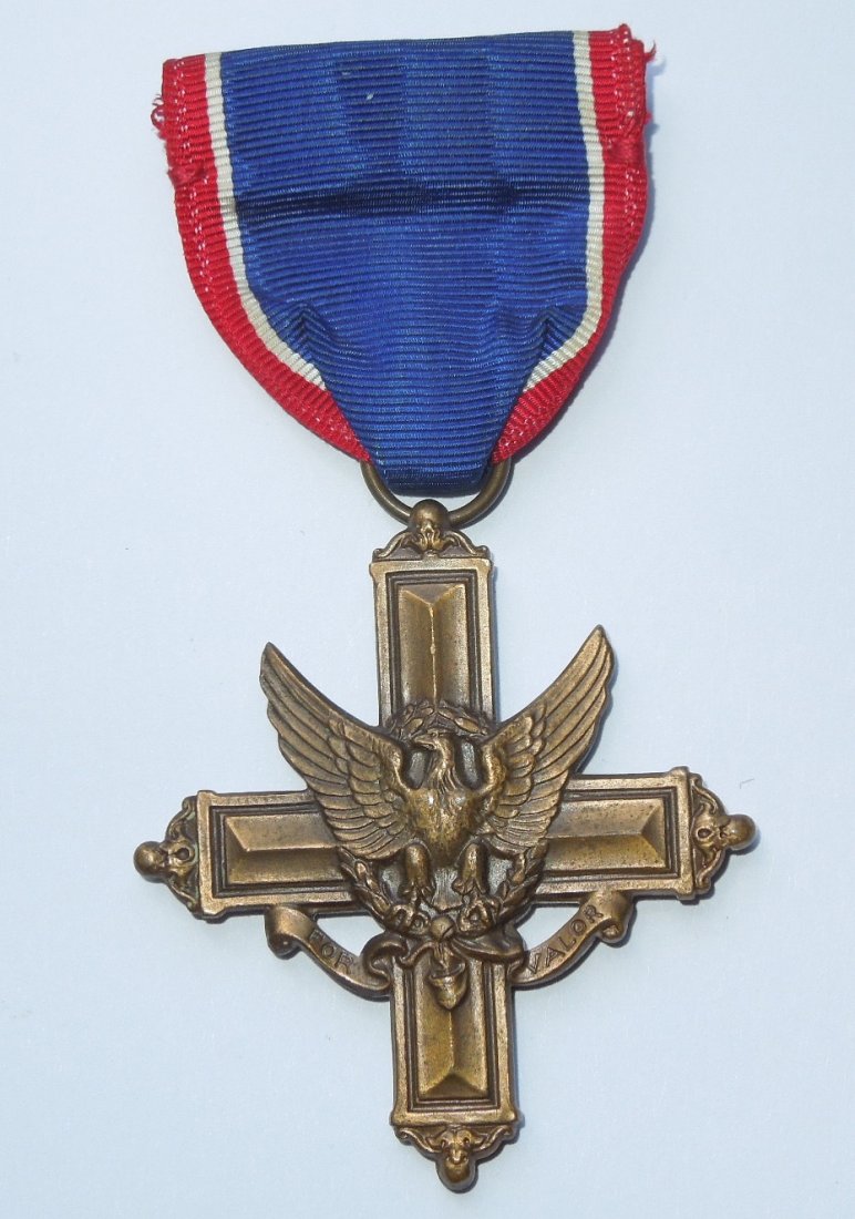 WWII US Robbins Made Distinguished Service Cross: Original WWII slot brooch Distinguished Service Cross with a black Robbins co. made Brooch. It is not engraved or numbered.