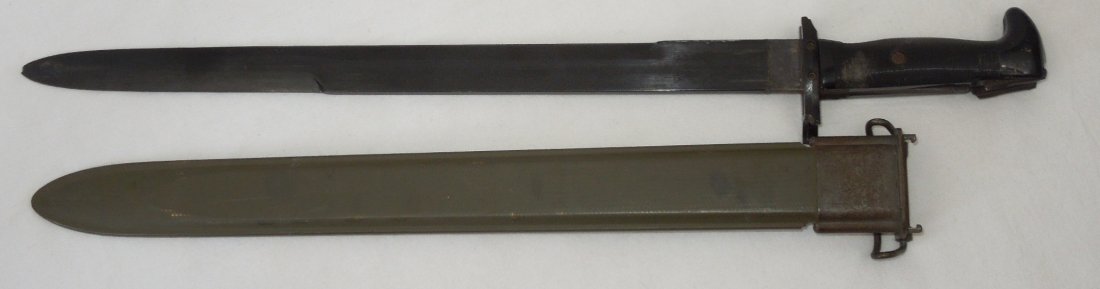 WWII USN MK1 Plastic Training Bayonet US Navy: Scarce WWII USN MK1 Training Bayonet and Scabbard. Bayonet is the scarce plastic variety, with the original scabbard.